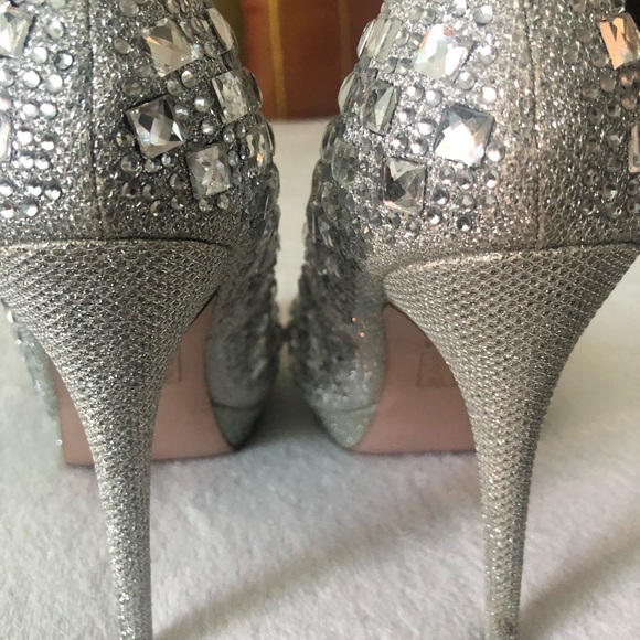 SHOES - Picture 3 of 7